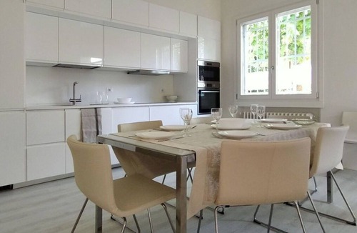 Forte dei Marmi Villa | Wonderful private villa for 12 people with A/C, WIFI, hot tub, TV and patio