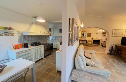 Montepulciano Villa | Wonderful private villa for 10 people with A/C, WIFI, hot tub, TV and patio