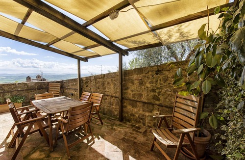 Montalcino Villa | Wonderful private villa for 6 people with A/C, WIFI, hot tub, TV, patio and panoramic view