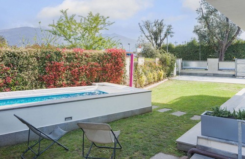 Marina di Massa House | Wonderful private villa for 6 guests with private pool, A/C and patio