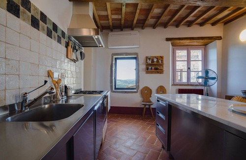 Casole d'Elsa House | Wonderful villa for 4 guests with A/C, WIFI, TV and balcony
