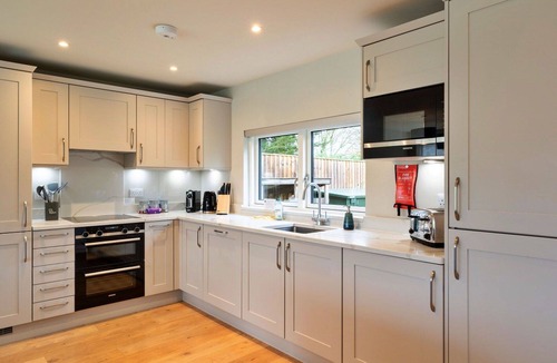 Dorsington House | Wonderful villa for 8 guests with WIFI, TV and pets allowed