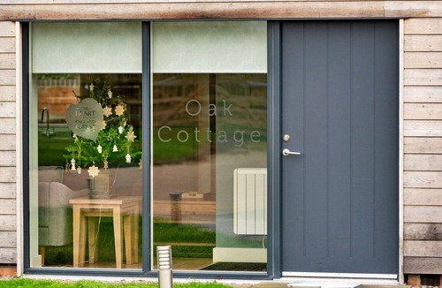 Dorsington House | Wonderful villa for 8 guests with WIFI, TV and pets allowed