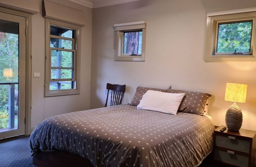 Marysville House | WOODBINE LODGE- Picture perfect and meticulously maintained