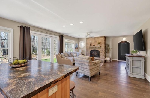 Sturgeon Bay House | Wooded Egg Harbor Escape- Pinball Bunks Privacy