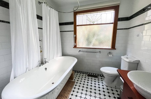 Olinda Ski Chalet | Woolrich Cottage - 2 Bedroom Cottage in Gorgeous Gardens
