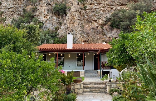 Palaiokastro Cottage | Yiama's Seaside Cottage, Paleokastro near Heraklion Crete