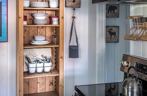 Three Rivers Cottage | Your cozy nest while hiking in Sequoia Park with bonus nearby river beach pass!