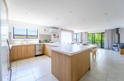 Kilcunda House | Your Ocean Oasis · Ocean & Country Views, Spa, Pet Friendly Fireplace 10 minutes to Phillip Island