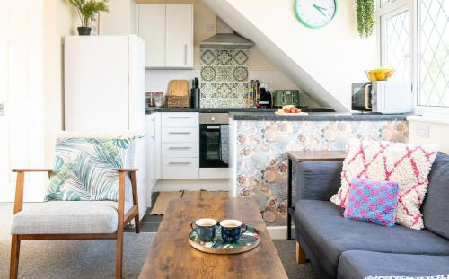#10 Cozy Studio- Near NEC & BHX - Sleeps 2 - " Perfect for Business Traveler and Couples - Free Parking"