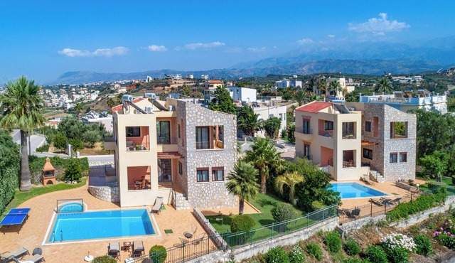 12 People*2 Private pool * 500mt to Stalos beach* Walk to Tavernas & Supermarket