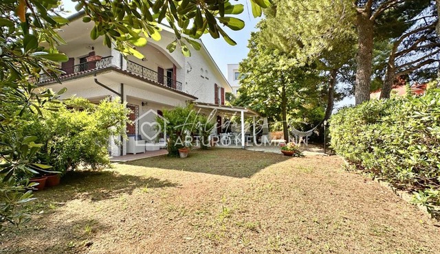 142 - VILLA BLU a Marcelli - villa quadrilocale a Marcelli con ampio giardino , aria condizionata e wifi - SPIAGGIA inclusa nel prezzo