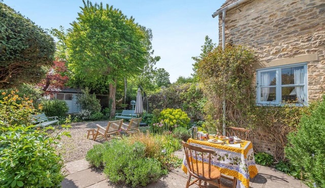 2 Bed in Cirencester (oc-hic05)