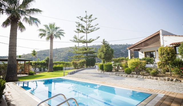 2 bedrooms+studio, ideal for kids, 36m² pool, 2.500m² garden, 2,5km from town