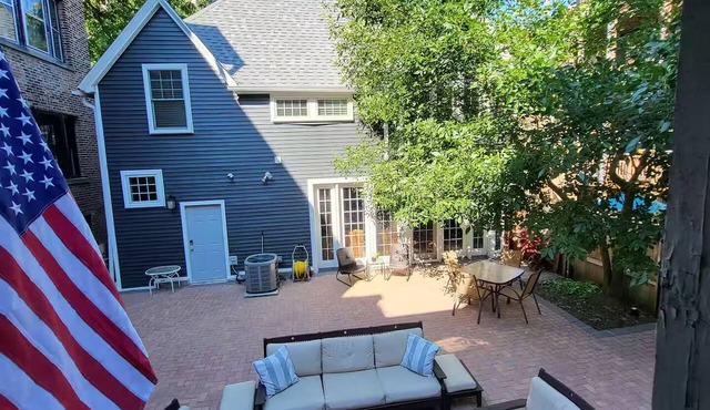 2 br, 2 bt, UChicago Coachman's Guesthouse