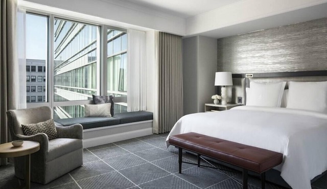 2 Connecting Suites at a 5⭐️ Hotel