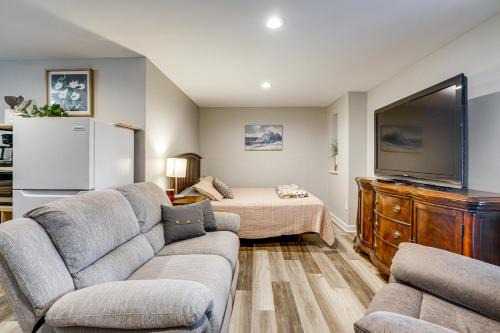 2 Mi to Downtown Port Huron! Couple's Getaway