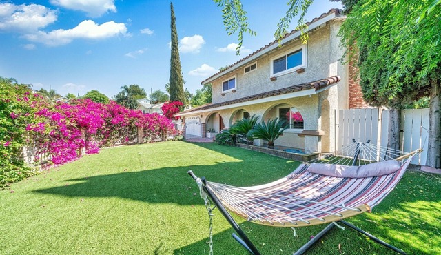 20% OFF Monthly/Pool, Courts & Luxe Comfort