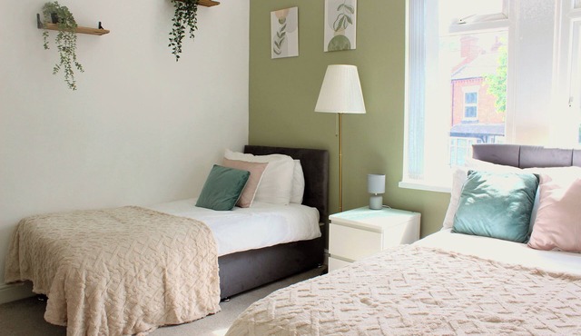 3-Bed Bearwood | Midland Met, No CAZ, Free Parking