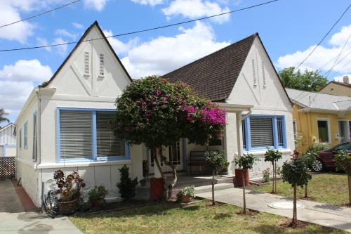 3-Bedroom Rose Garden Family Cottage