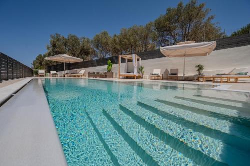 3As Luxury Villa with Heated Pool, Sauna and Gym