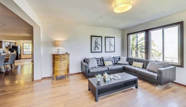 3br Castle on the Hill w/VIEWS