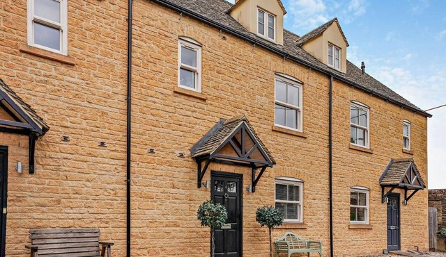 4 Bed in Cheltenham (oc-62039)