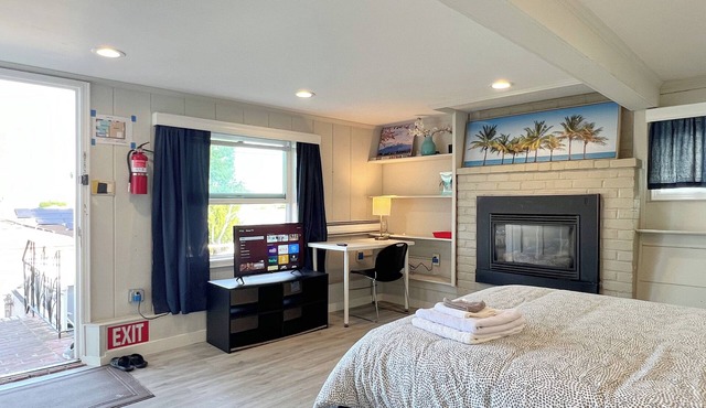 469 - Large Studio with Laundry and Patio near SFO, Walmart & YouTube HQ
