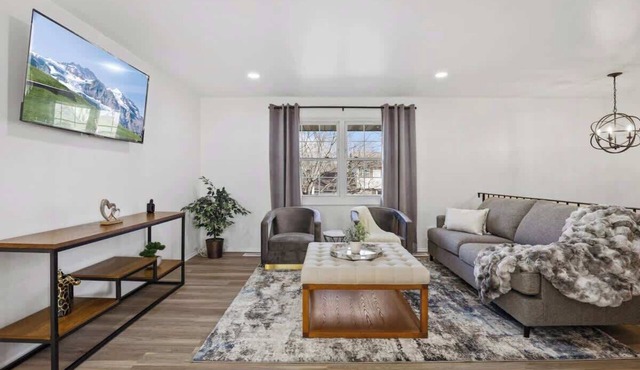 4BR Family Home w/Great Light | LCP Collection