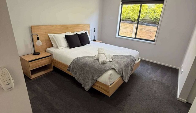 4BR Mount Clear Manor - Sleep Up To 8 Guests!