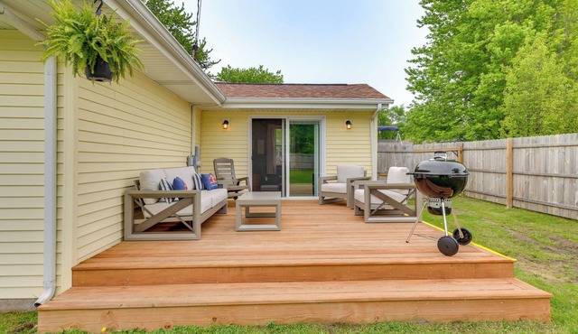 5 Houses to Elizabeth Lake! Family Getaway w/Yard