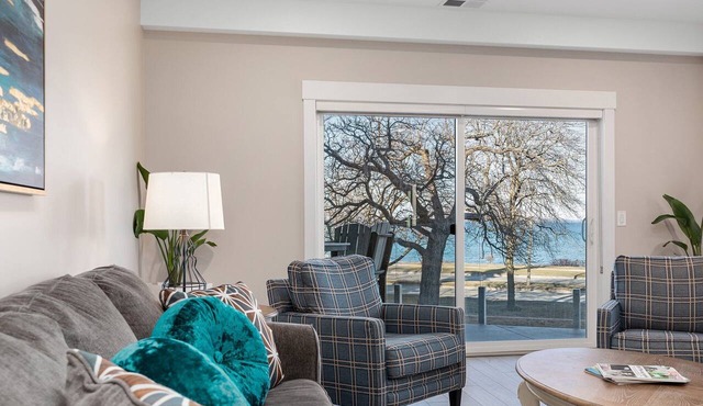🌆 539 Bay St Downtown Lakeview Condo | 204E - Waterfront, Free Parking, Moments from festival grounds
