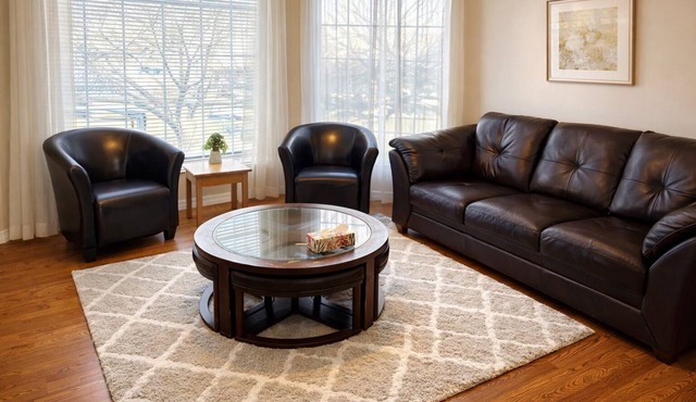 5Beds 2Bath with New Furniture Work Space 10 mins to YYC 1 Min to Bus
