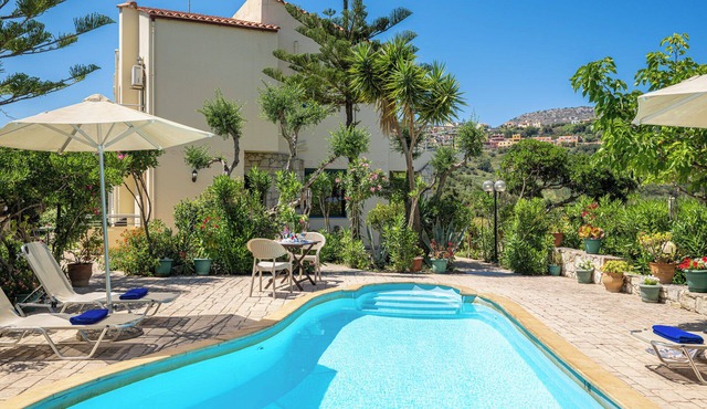 A modern, isolated villa with private pool and view of Georgioupolis bay