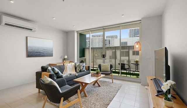 A River-side 2bdm Footscray Oasis + Parking