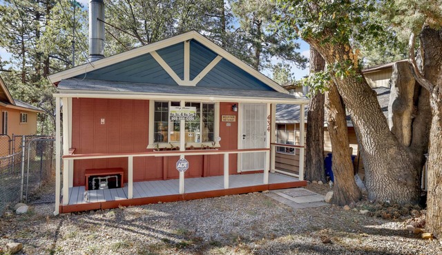 Adorable Sugarloaf Mountain Getaway in Big Bear