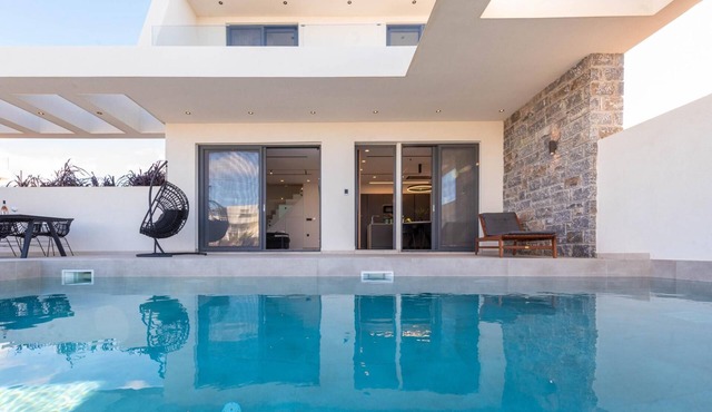 Aethra Deluxe Villa with pool, 700m from Beach