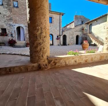 Agriturismo Antico Borgo La Villa