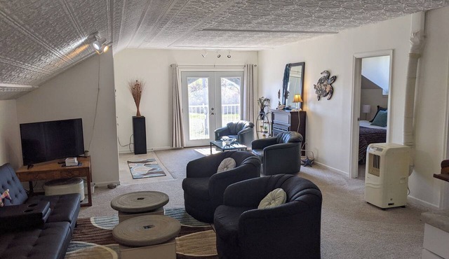 All the Comforts of Home Just 5 minutes from 5 of Lake Huron's Best Beaches!