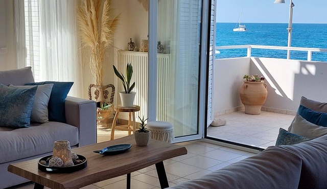 Amazing beachfront apartment in Hersonissos