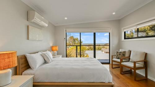 Anchored on Capes Upstairs - Family Retreat