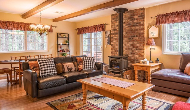 Apache Pines | A/C, 3 BR & Summer Pools