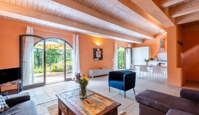 Apartment In A Hotel "Villa Pesca" with Shared Pool, Private Balcony & Wi-Fi