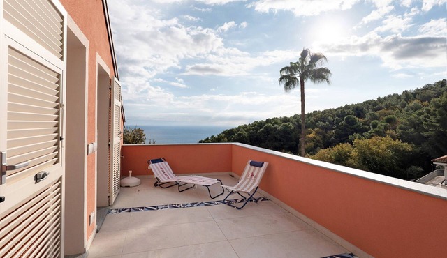 Apartment 'Verde Mare' with Sea View, Private Terrace and Wi-Fi