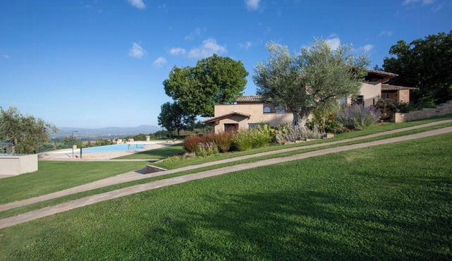 Apartment with Hot tub near Assisi