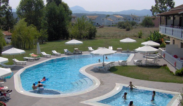 Apartment with pool - 5 min from the beach!