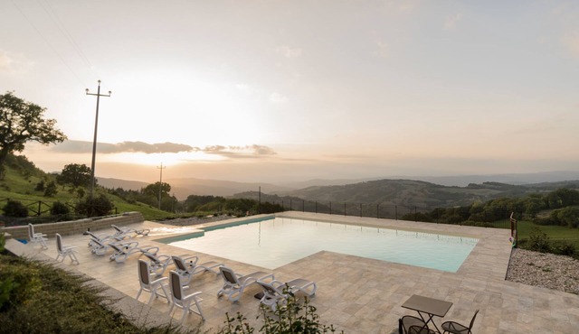 Apartment with private kitchen and swimming pool in the park of Mount Subasio