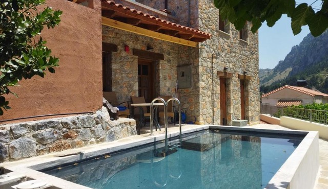Apirathes Residence