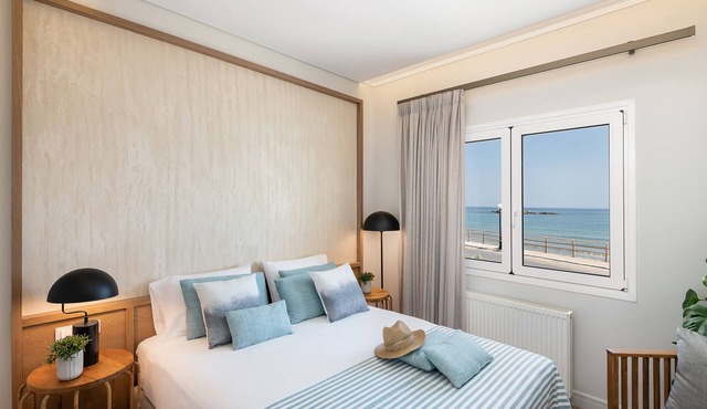 Artistic 2 Bedroom apt in front of the sea