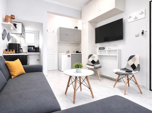Athens Explorer Studio Near Transit by ΜPS